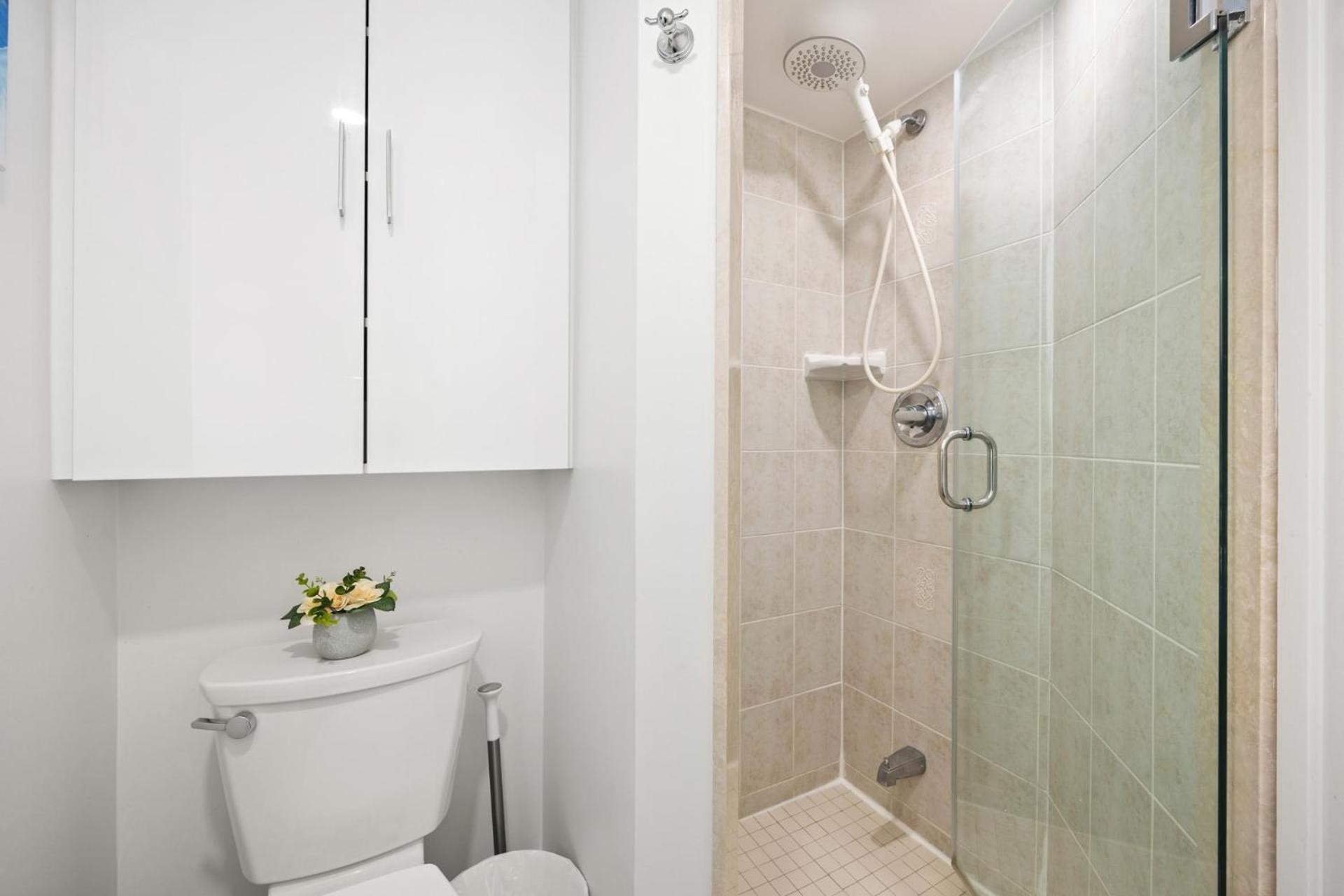 טורונטו Modern 2-Bedroom Condo W Floor To Ceiling Windows מראה חיצוני תמונה