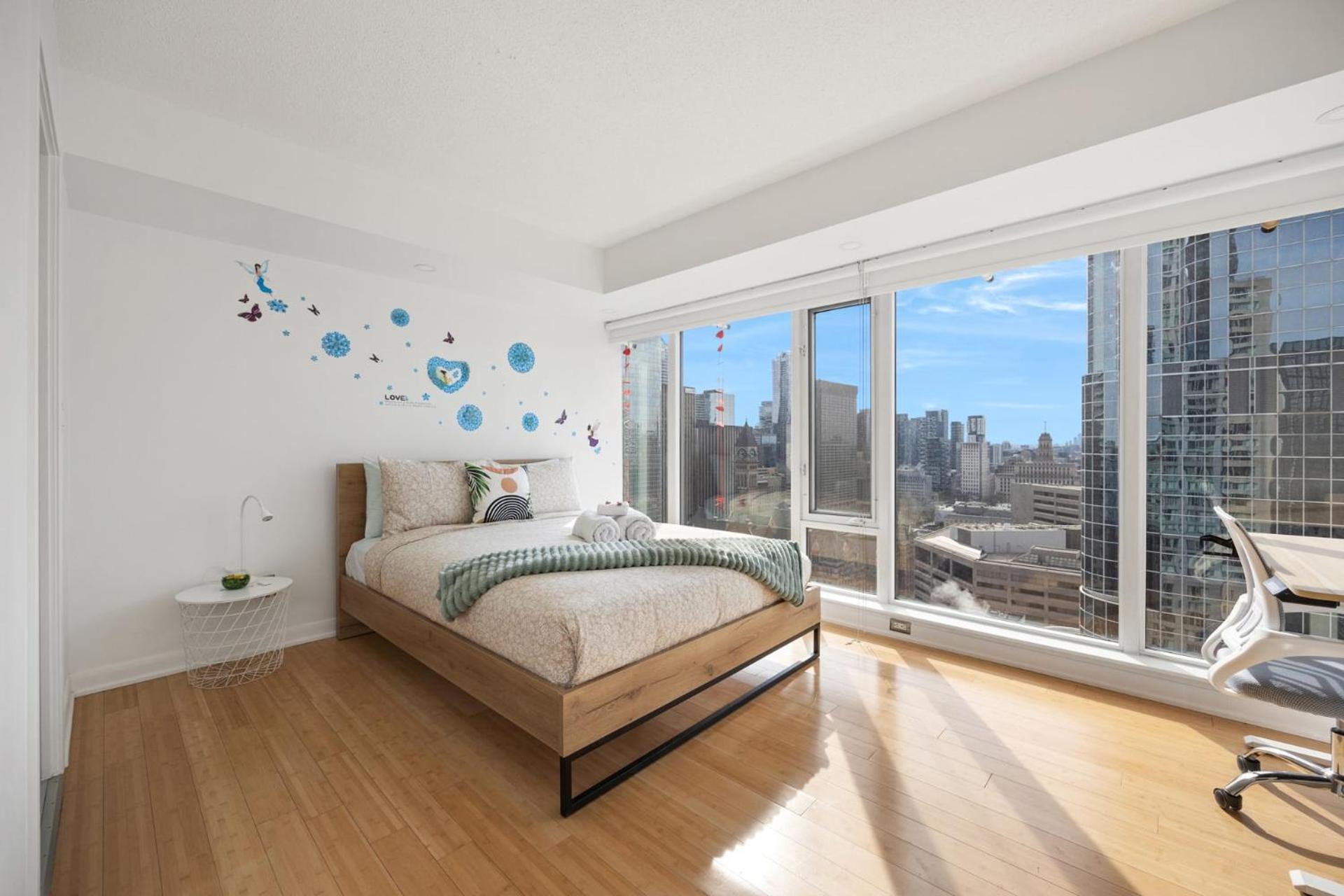 טורונטו Modern 2-Bedroom Condo W Floor To Ceiling Windows מראה חיצוני תמונה