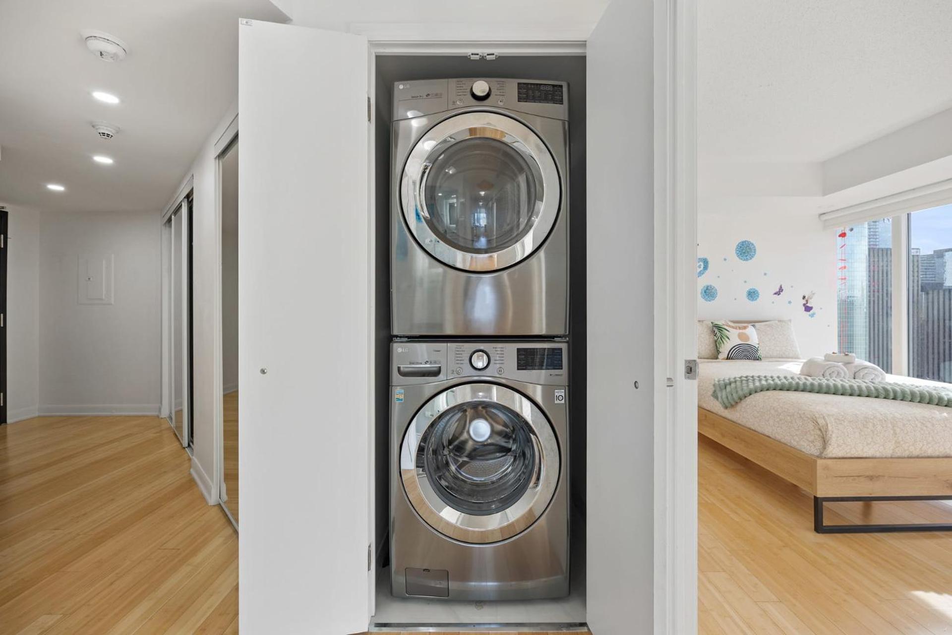 טורונטו Modern 2-Bedroom Condo W Floor To Ceiling Windows מראה חיצוני תמונה
