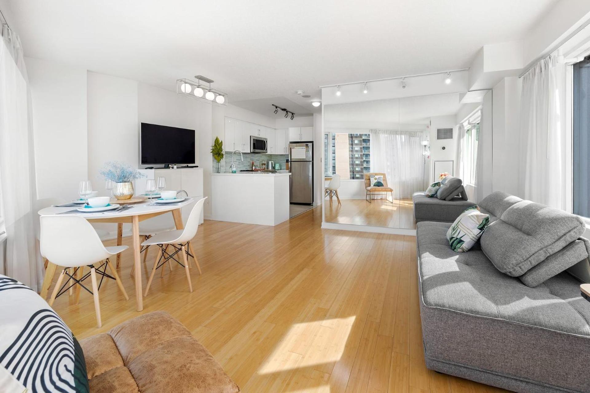 טורונטו Modern 2-Bedroom Condo W Floor To Ceiling Windows מראה חיצוני תמונה